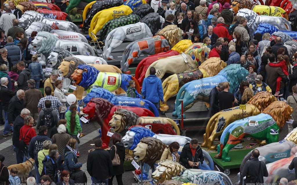 public art event lions painting