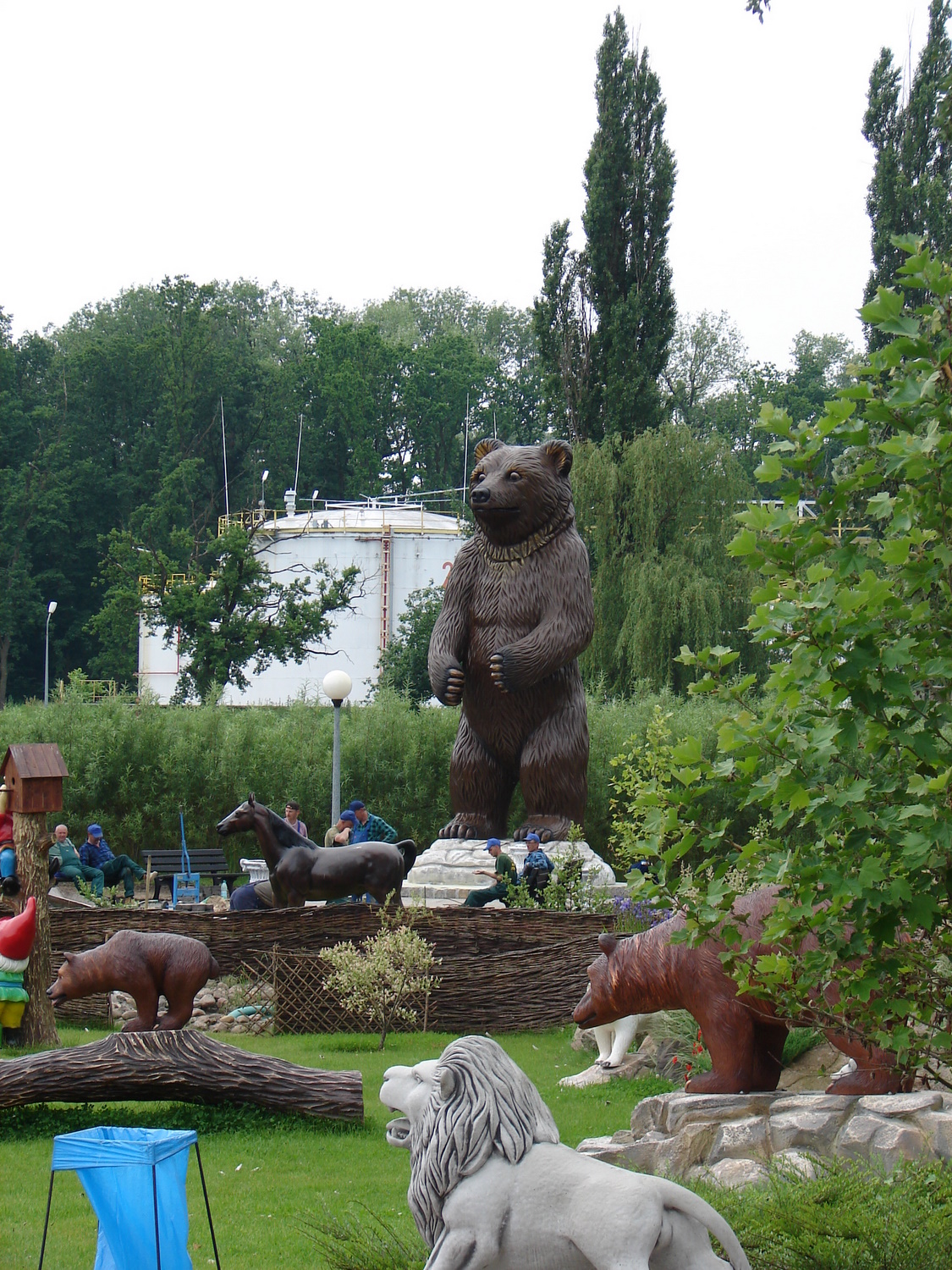 Producent figur 3D XXL – gigantyczny niedźwiedź grizzly 11 metrów w Parku Krasnala – Largest Fiberglass Bear Sculpture