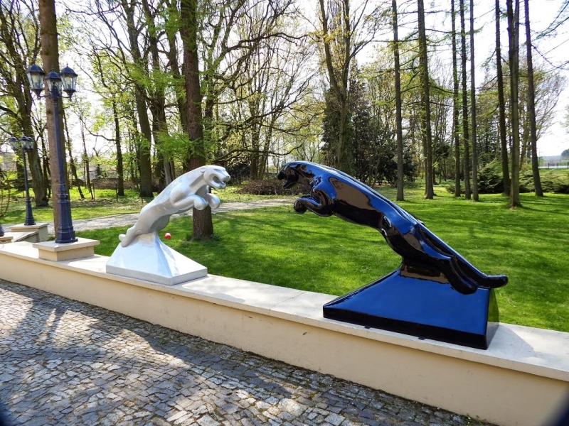 jaguar event figury fiberglass public event sculpture