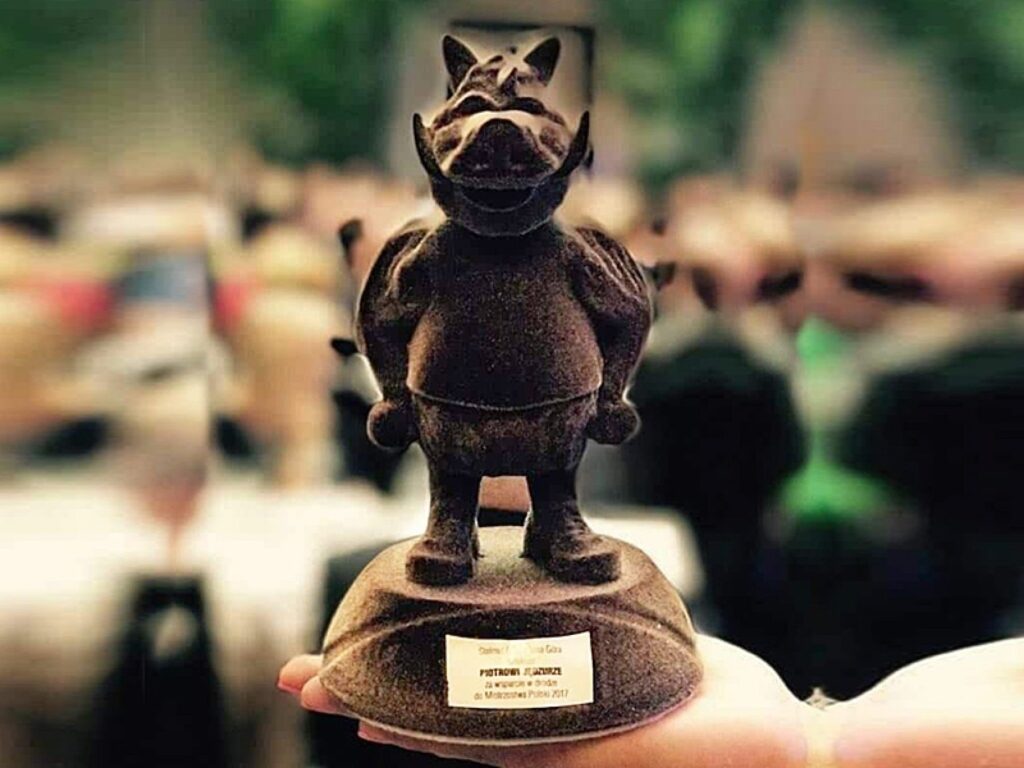 figure-stelmet advertisement statue fiberglass