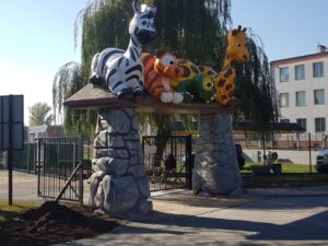 Producent wyposażenia parków rozrywki - bajkowa brama wejściowa ze zwierzętami - Park Krasnala Nowa Sól - Theme Park Entrance