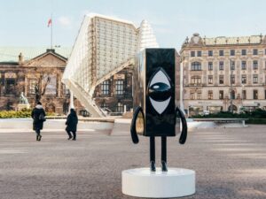 noriaki reader instalacje miejskie fiberglss public art sculpture