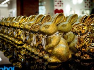 złote zające wielkanocne easter bunny decoartions stary browar