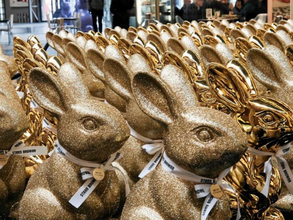 Złoty zając wielkanocny figura 3D fiberglass dekoracja do galerii handlowej