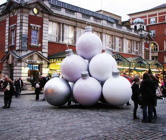piramida z bombek XXL dekoracje świąteczne - christmas decorations Christmas baubles