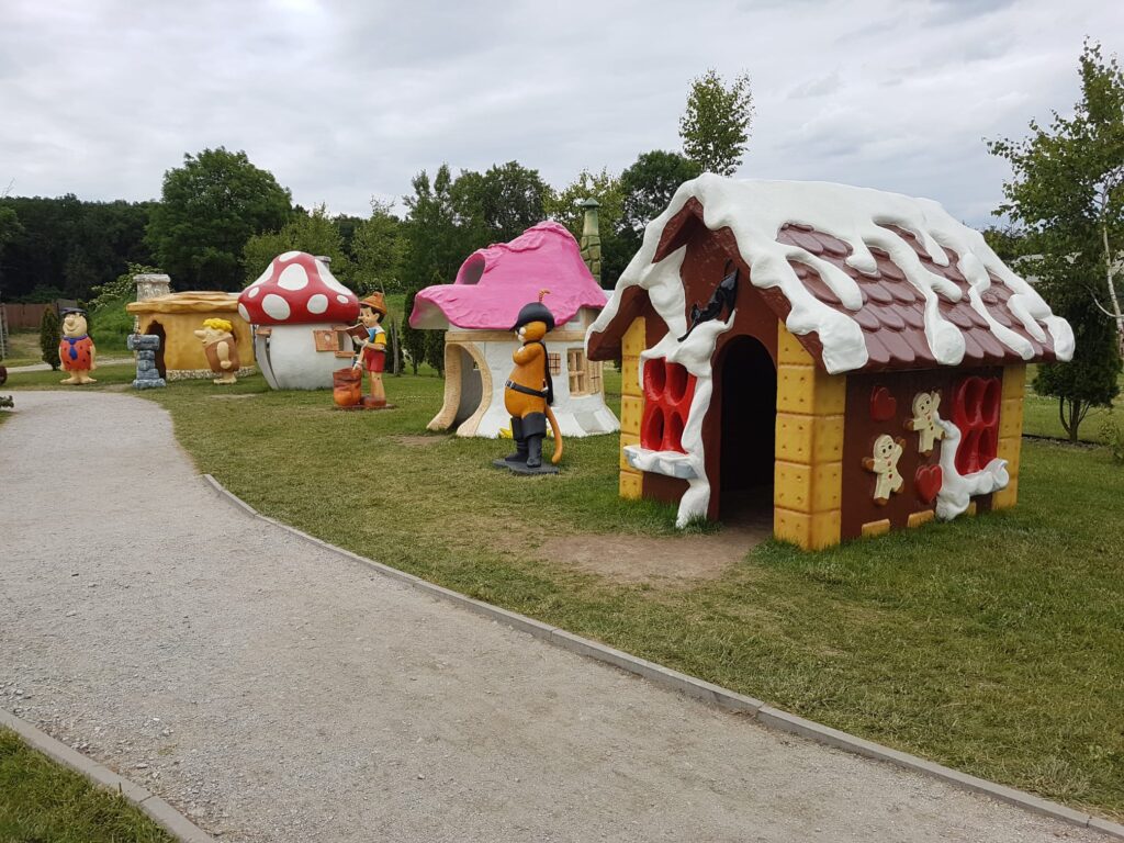 domki dla dzieci-piernik-playhouse-themepark atraction-fiberglass