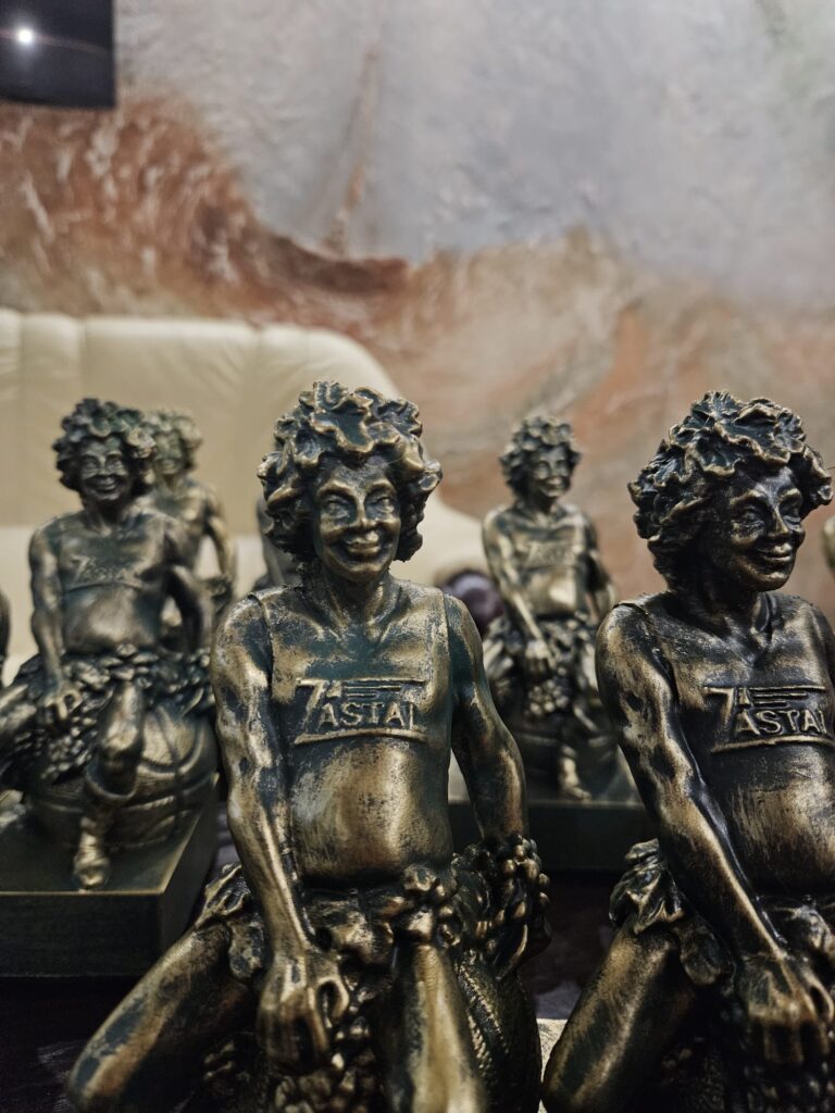 figura bahus zielona góra - fiberglass 3D statue personalization advertisment