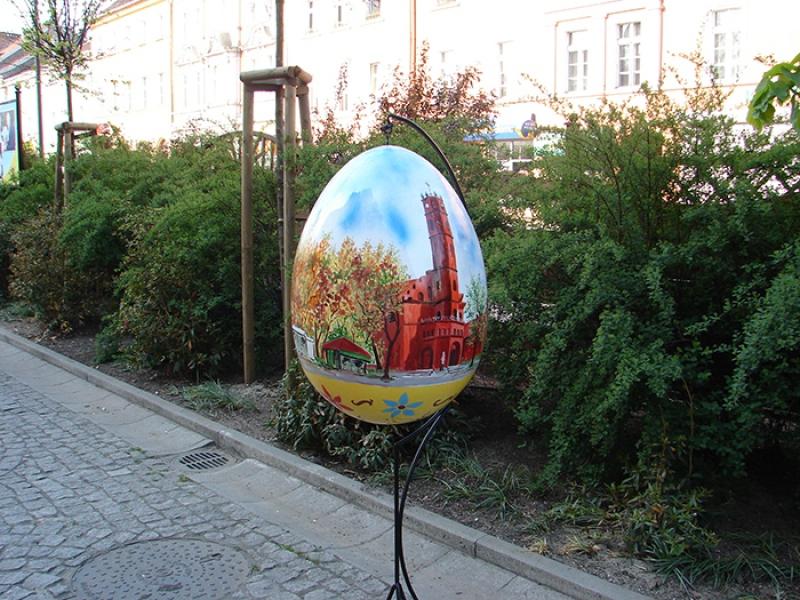 Miejskie instalacje wielkanocne (Giant Easter Eggs) w Nowej Soli – modele 3D z artystycznymi malunkami zabytków miasta.