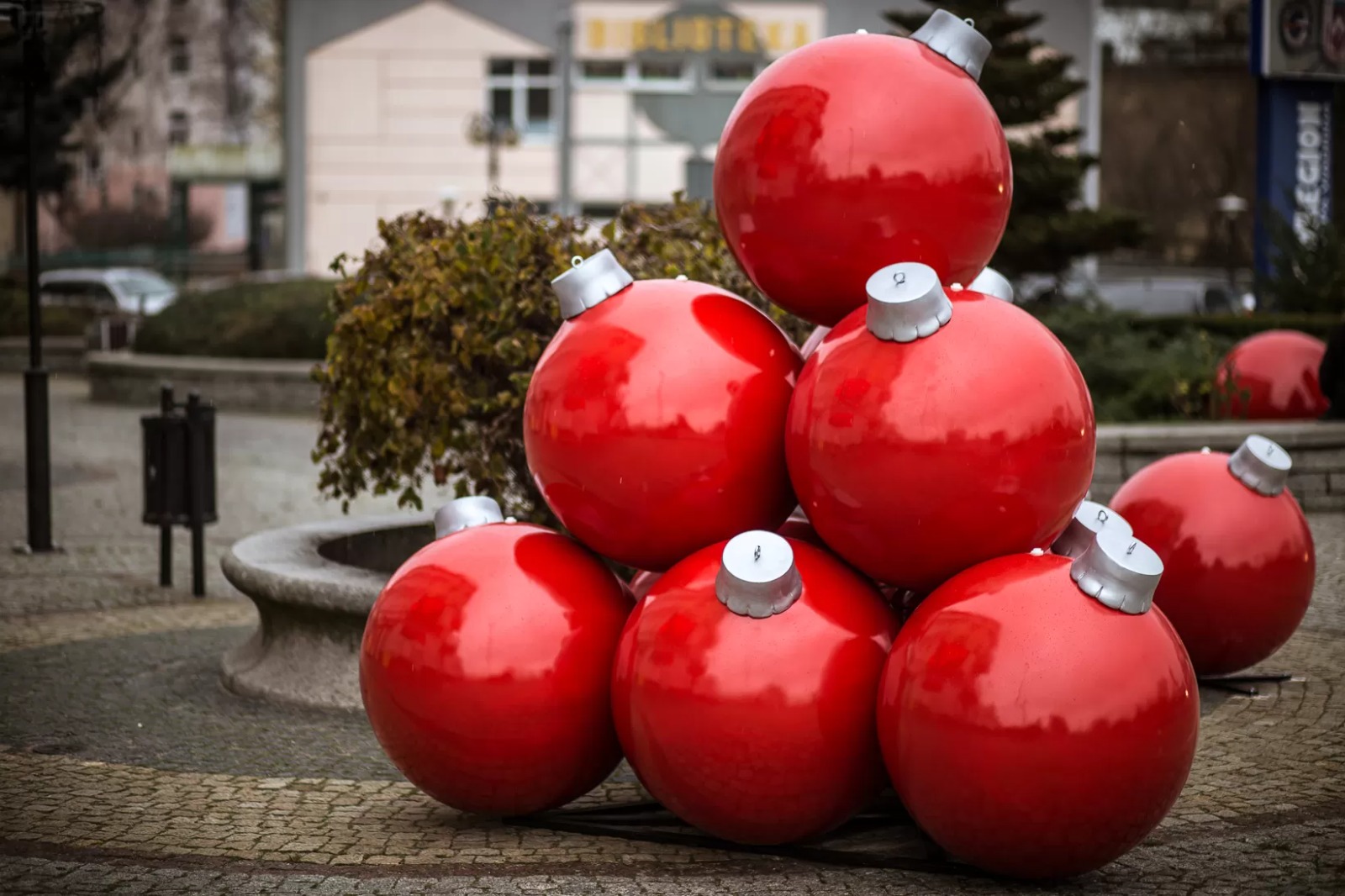 wieza z bombek XXL dekoracje świąteczne - christmas decorations Christmas baubles XXL