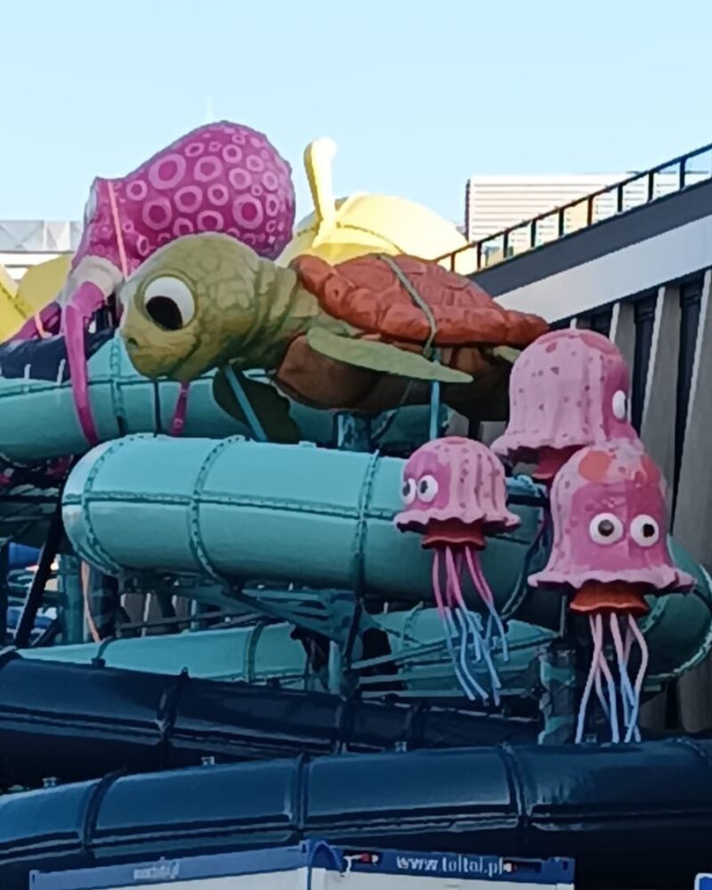 Kolorowe figury oceaniczne (Ocean Theme Decor) na zjeżdżalniach w Międzyzdrojach – precyzyjne modele 3D Malpol.