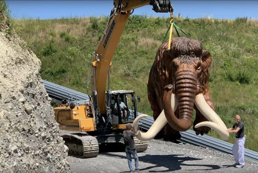 Producent figur 3D XXL - gigantyczny mamut z fiberglassu dla parku w Szwajcarii - Custom CNC Mammoth Sculpture