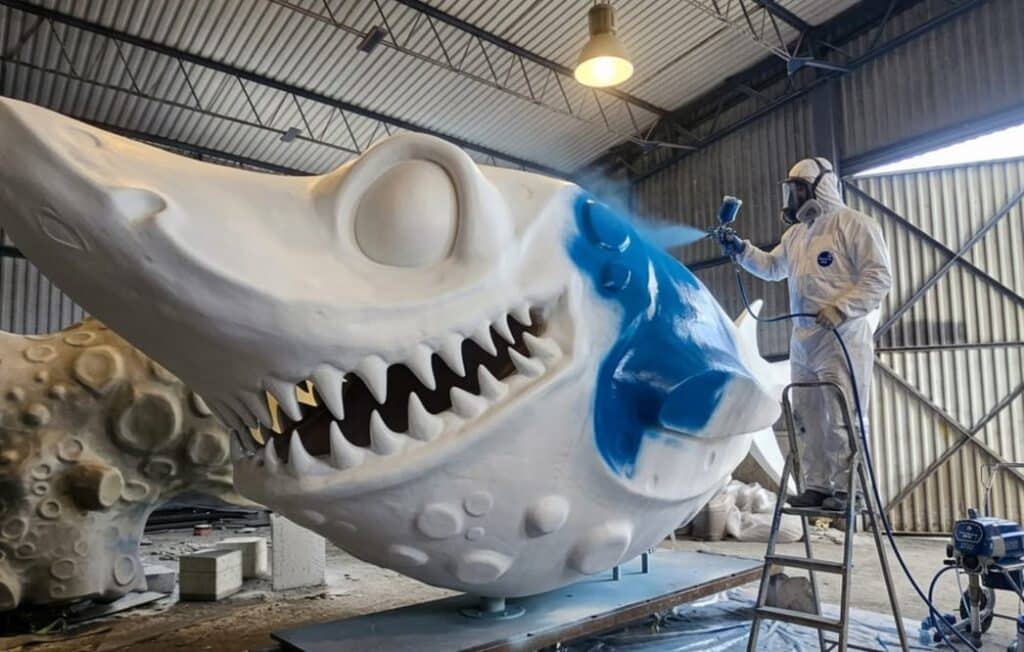 Dekoracje do Aquaparków figury i atrakcje wodne - malowanie rekina (Shark Painting) dla Bel Mare Resort Międzyzdroje.